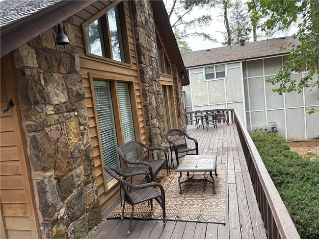 Building Photo - 80 Mayfair Dr