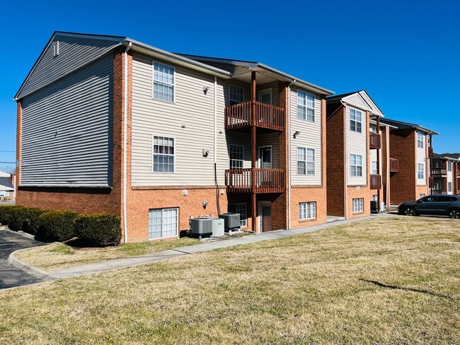 Building Photo - 2 Bedroom 1 Bathroom Condo