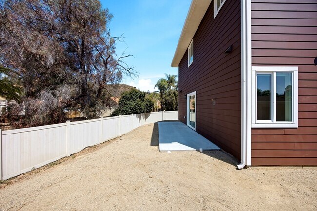 Building Photo - 9094 Los Coches Rd