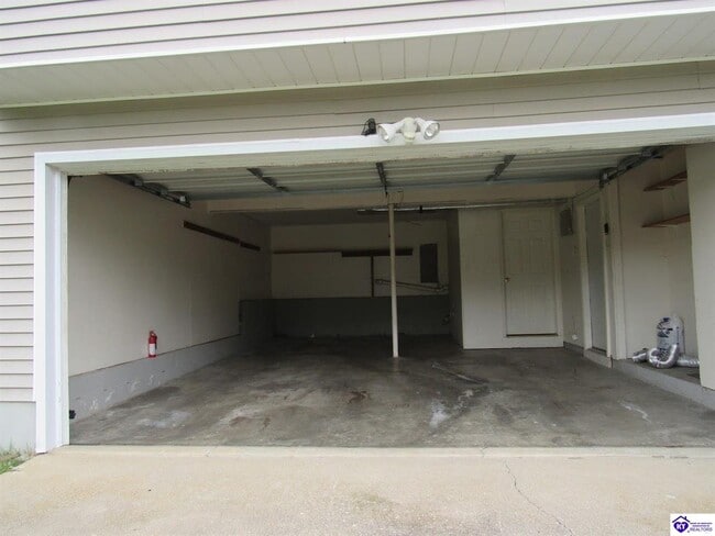 Building Photo - 696 Cottonwood Dr