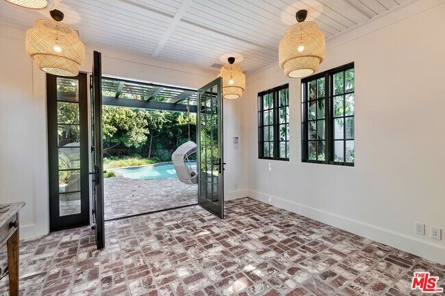 Building Photo - 4416 Arcola Ave