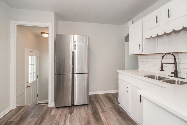 Building Photo - Fully Updated Home For Rent in Euclid