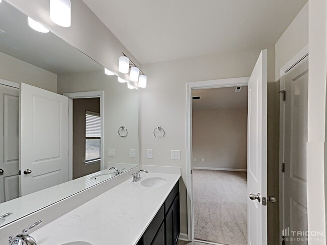 Building Photo - 130 Spring Knoll Dr