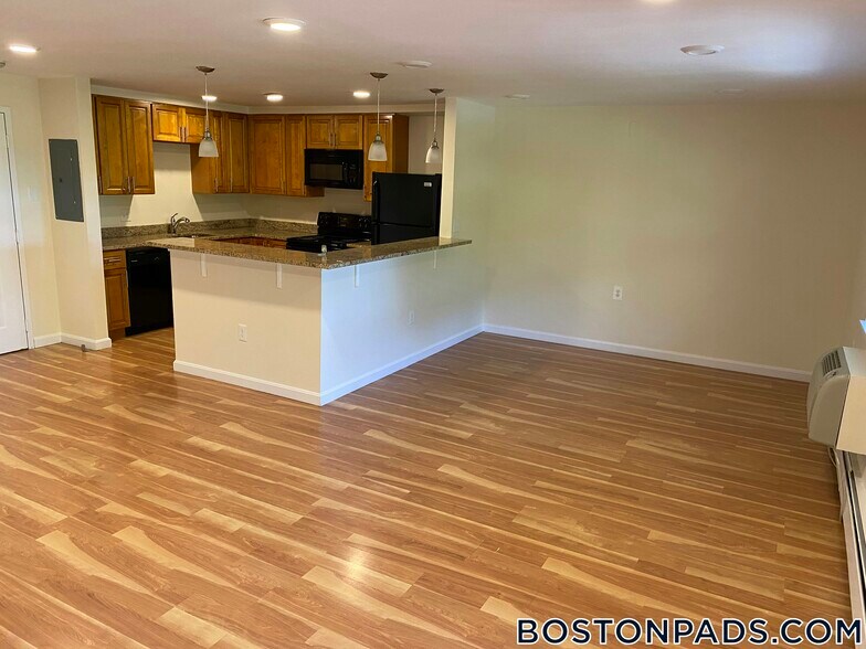Building Photo - 757 Highland Ave