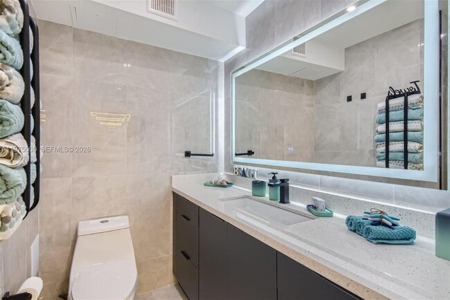 Building Photo - 2501 S Ocean Dr