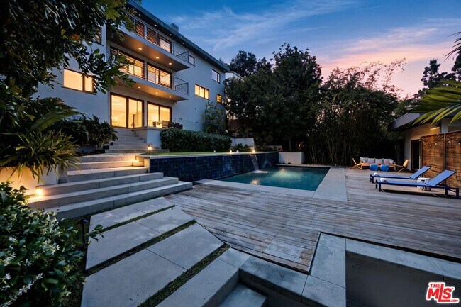 Building Photo - 2035 De Mille Dr