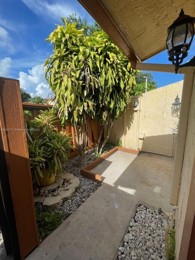 Building Photo - 4044 Sierra Terrace
