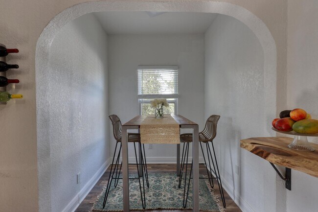 Building Photo - 518 Biscayne Dr