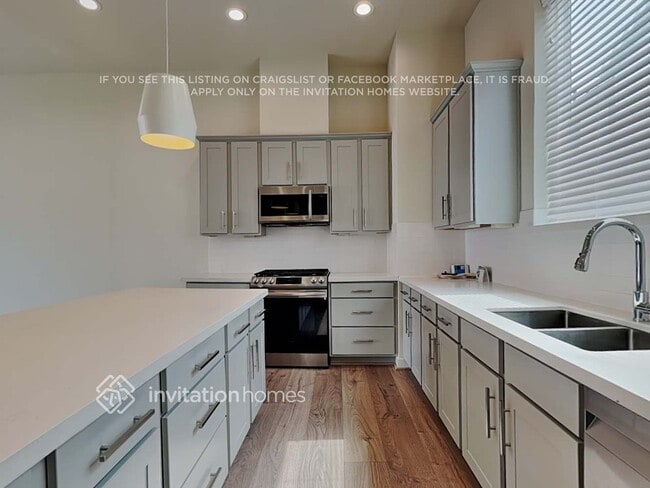 Building Photo - 711 Carriage Knls Dr