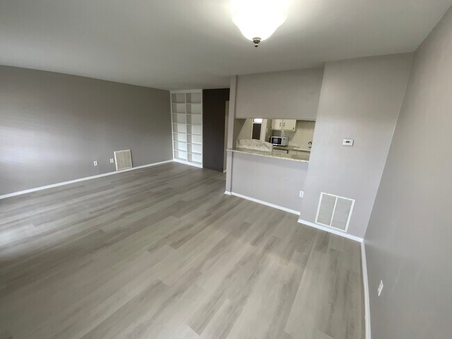 Building Photo - 6402 Del Monte Dr