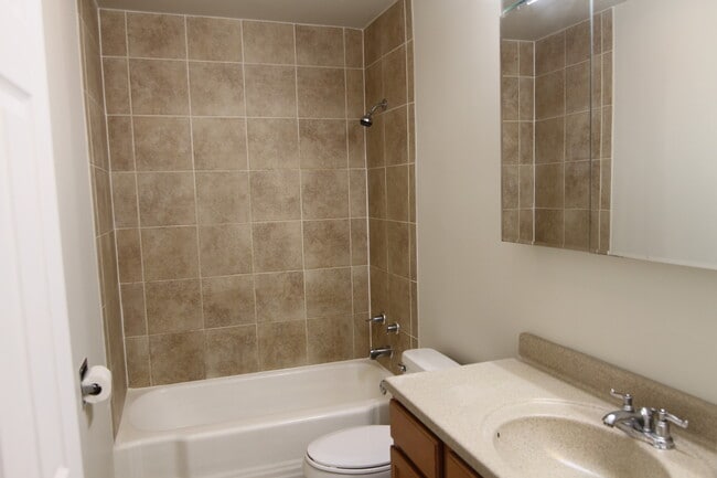 Building Photo - 960 Beau Dr