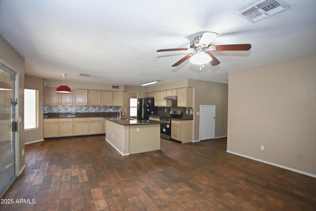 Building Photo - 842 N Naples Dr