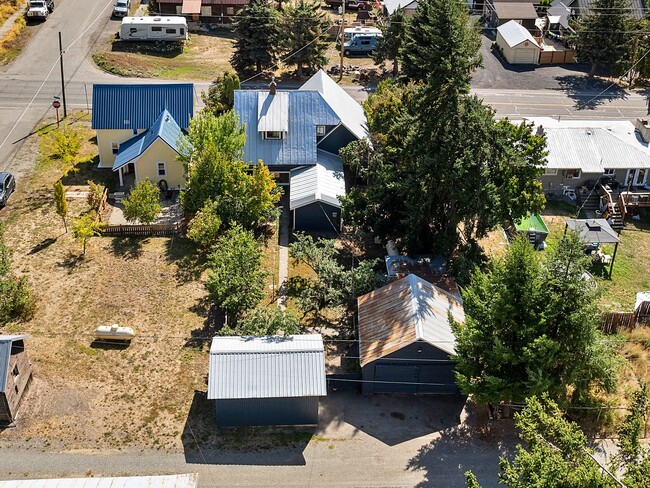 Building Photo - Inviting 3 Bed, 1 Bath Home in Roslyn, Whe...