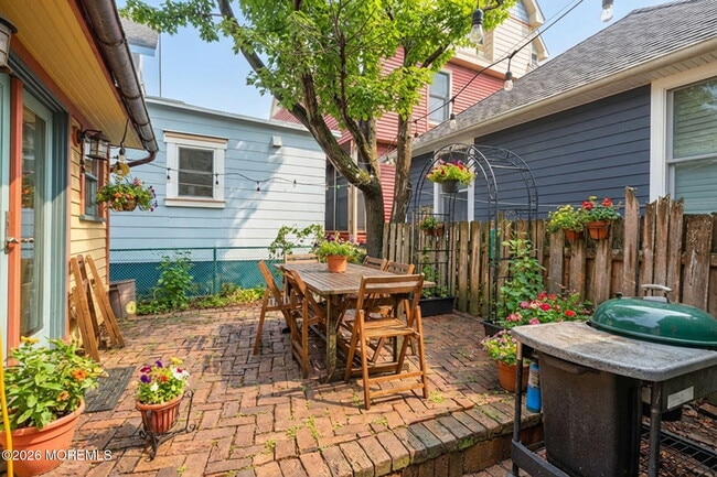 Building Photo - 81 Broadway