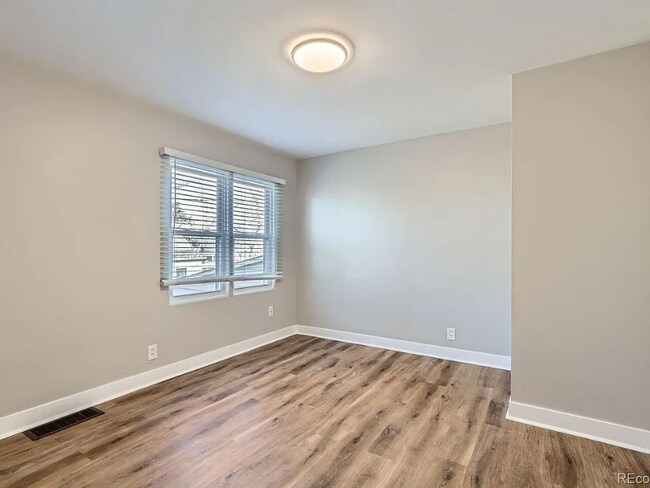 Building Photo - 5475 Primrose Ln