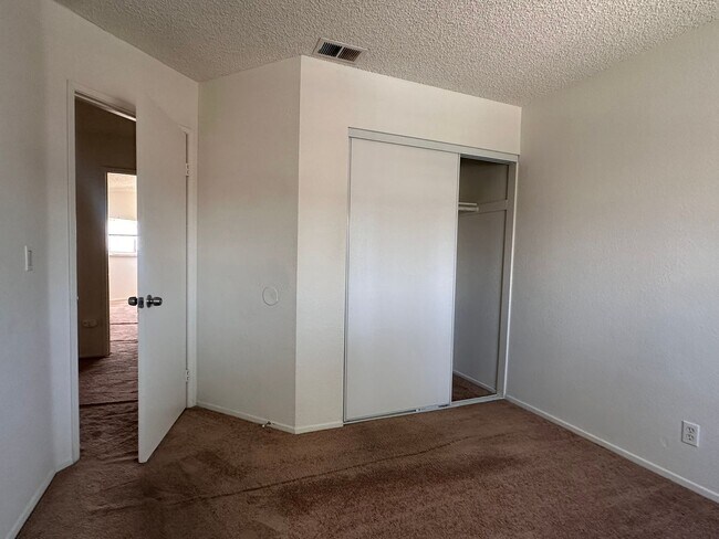 Building Photo - 3bd/2ba House (Moreno Valley)