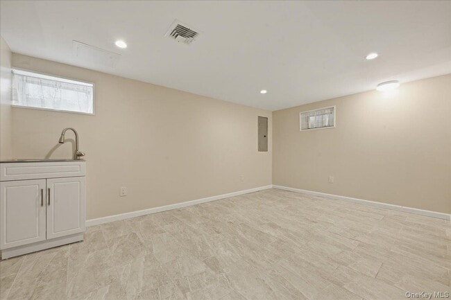 Building Photo - 18 Durham Rd