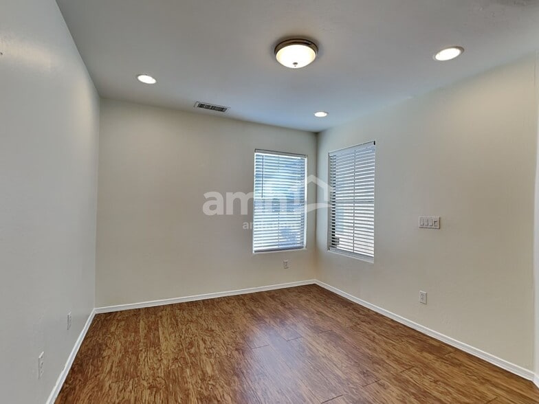 Building Photo - 1926 S 85th Ave