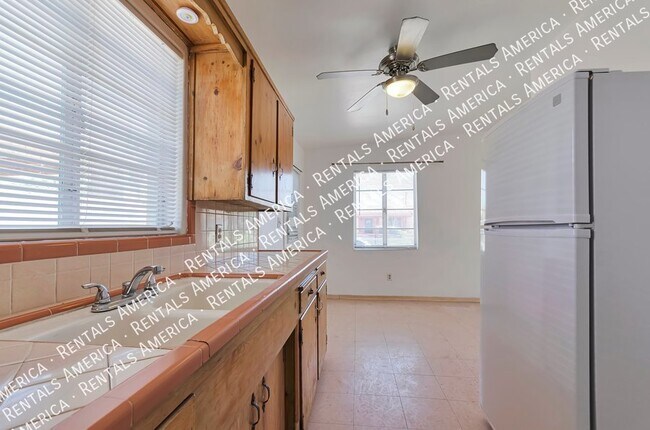 Building Photo - 219 W 28th St