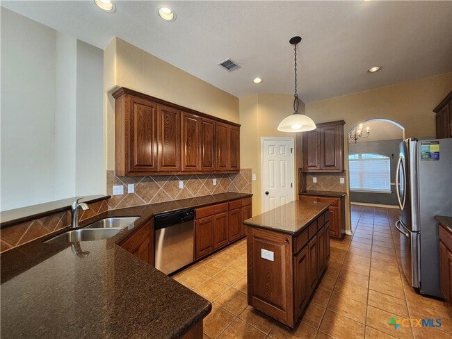 Building Photo - 803 Lodge Creek Dr