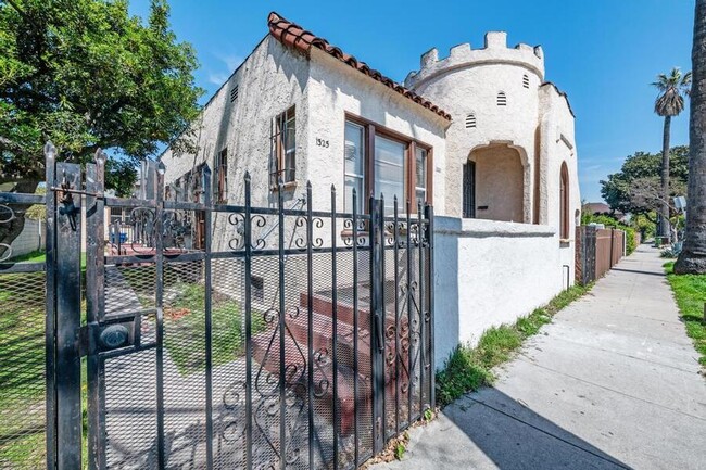 Building Photo - 1321 E 48th St