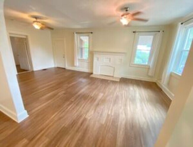 Building Photo - 19 Hollywood Ct