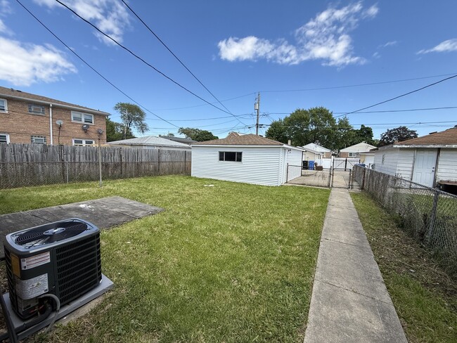 Building Photo - 5321 S Kostner Ave