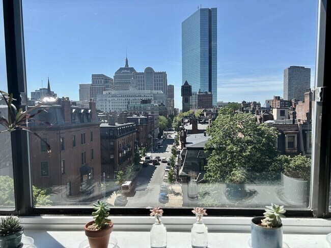 Building Photo - 182 Beacon St