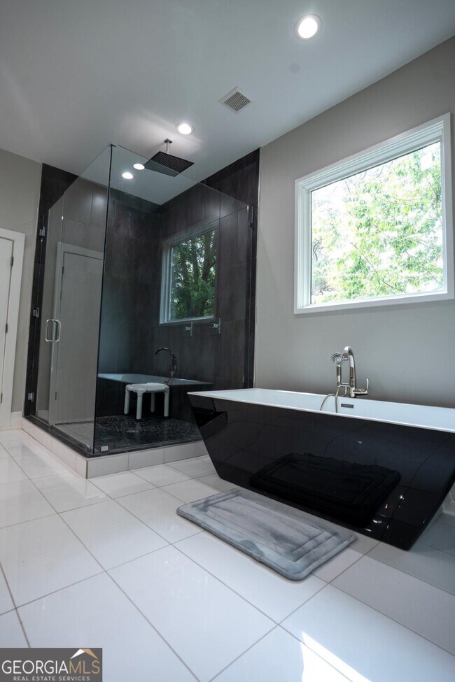 Building Photo - 1099 Vista Trail NE