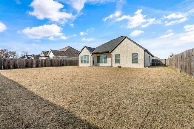 Building Photo - 2016 W Chandler Ave