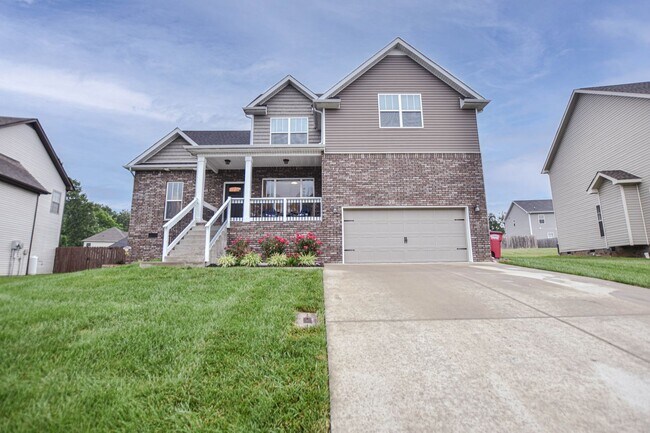 Primary Photo - Pet Friendly Three Bedroom with Bonus in S...