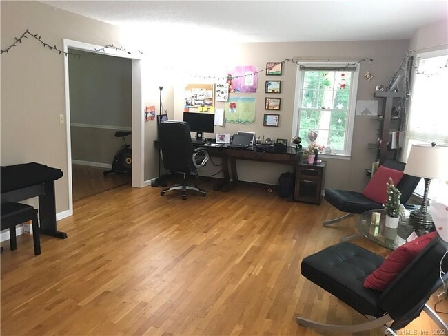 Building Photo - 19 Village View Ln