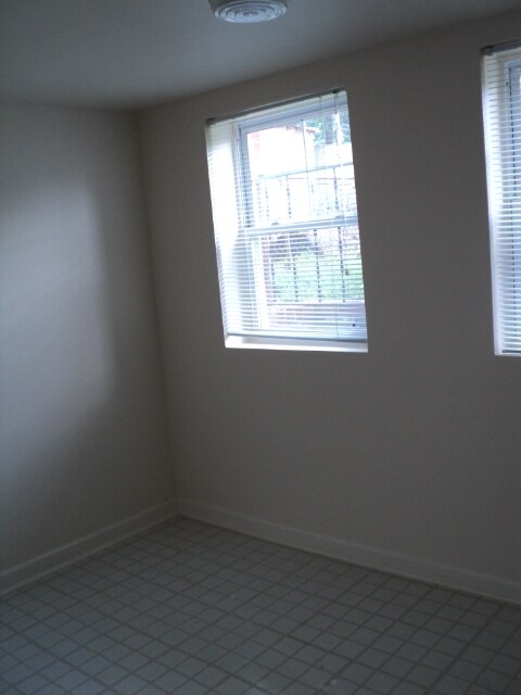 Building Photo - 4601 Blaine St NE