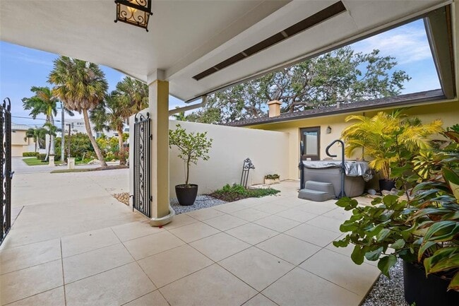 Building Photo - 7215 Westmoreland Dr