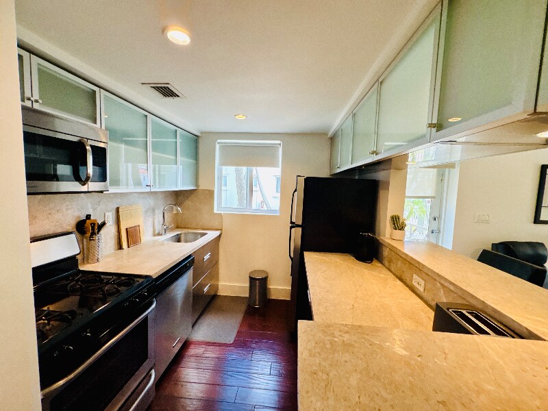 Building Photo - 741 6th St