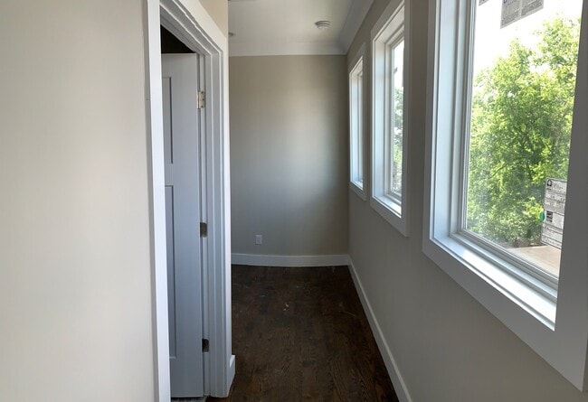 Building Photo - 609 39th Ave N