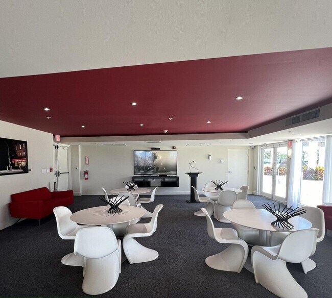 Building Photo - 1551 N Flagler Dr