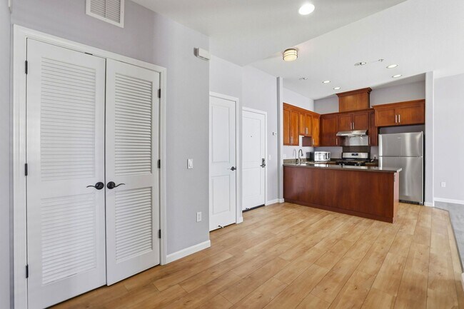 Building Photo - Availabe Now!