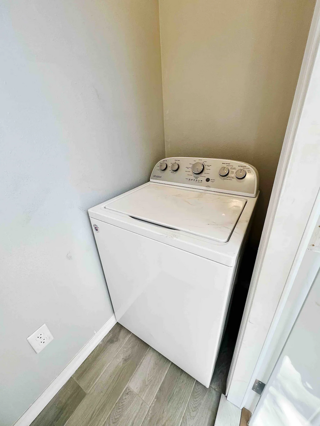 Laundry Room - 1111 N Stevens St