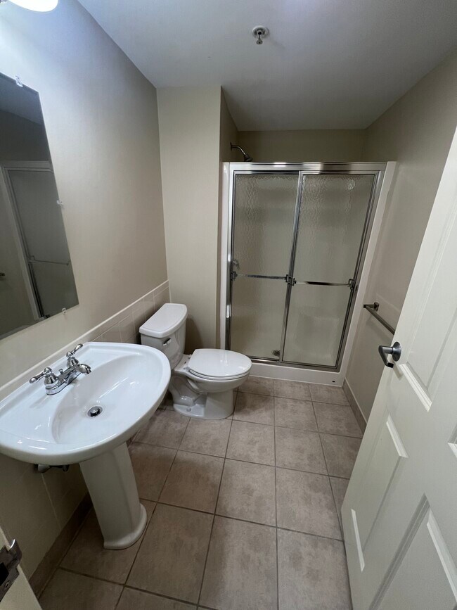 Building Photo - 10 Florence St