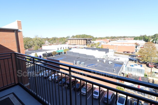 Building Photo - 145 S Main St