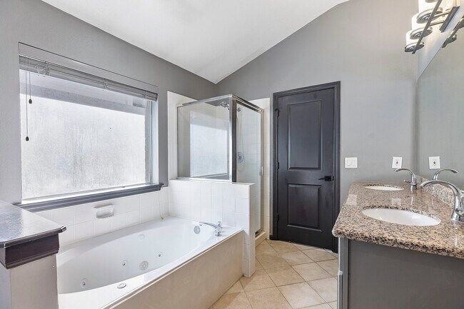 Building Photo - 20815 Whitevine Way