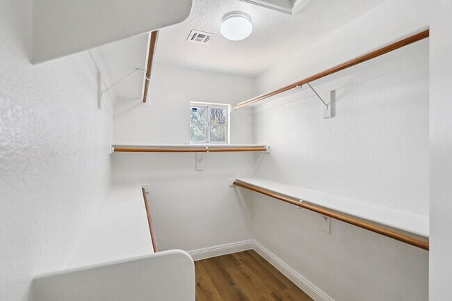 Building Photo - Beautiful, Well Kept, North Summerlin Pool Home