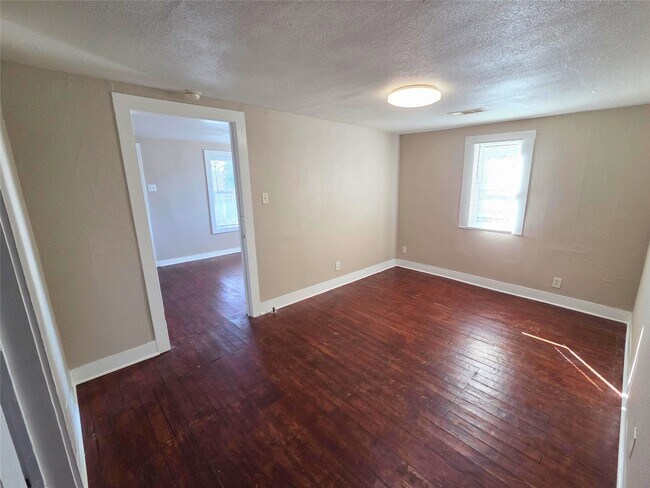 Building Photo - 5012 Avenue K Ave