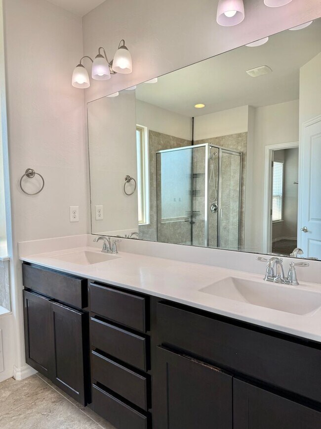 Building Photo - Beautiful 4 Bed 2 Bath in Mustang Schools