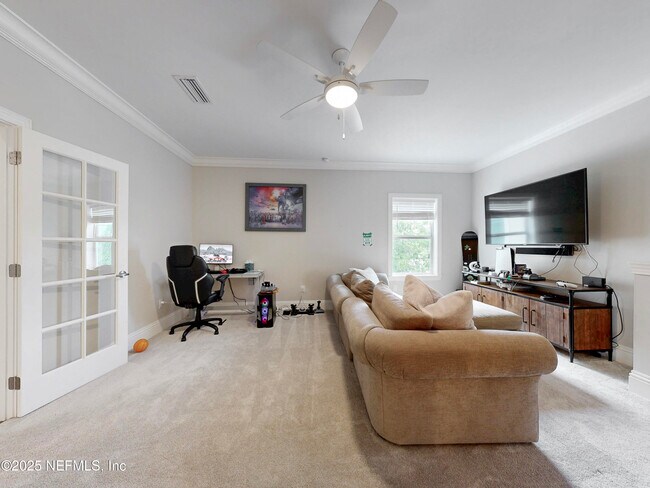 Building Photo - 401 Payasada Lakes Ave