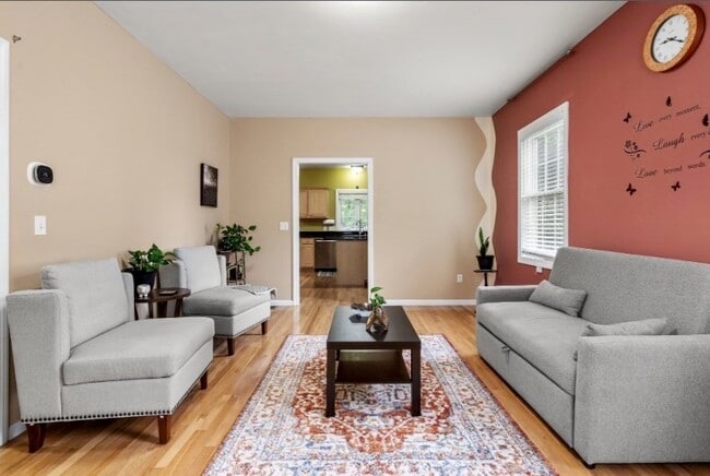 Building Photo - 5 Equestrian Ln