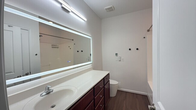 Building Photo - 662 Lacy Oak Dr