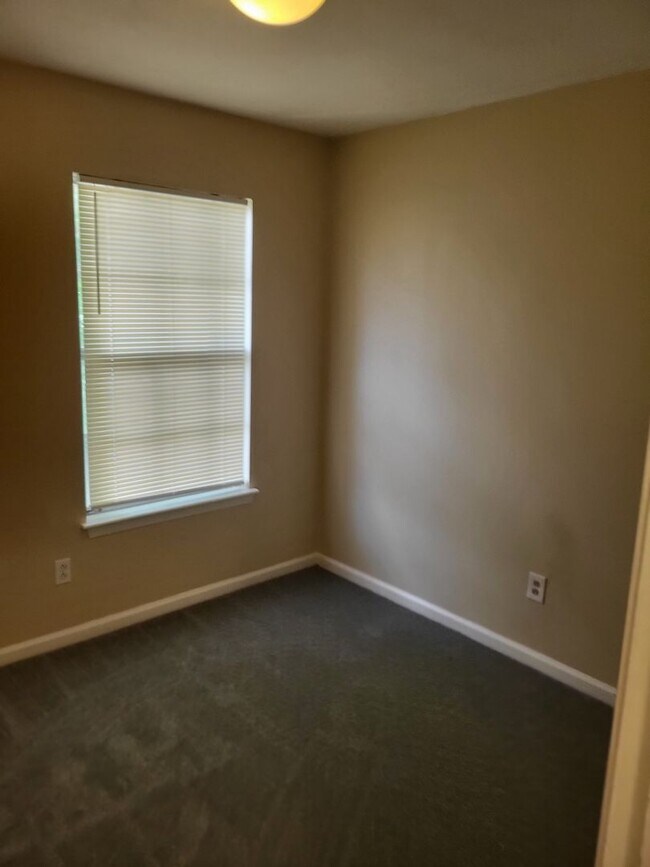 Building Photo - THALIA WAYSIDE TOWNHOMES