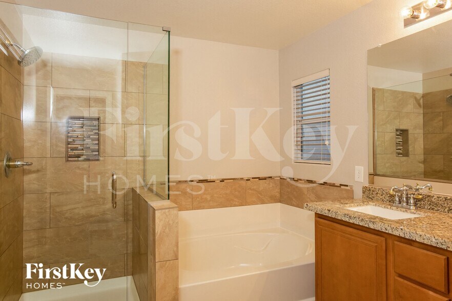 Building Photo - 9947 Pioneer Ave